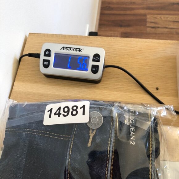 Chicos Jeans Womens 2 US 12 Blue Mid Rise Straight Leg Medium Wash Denim Stretch - Picture 12 of 12